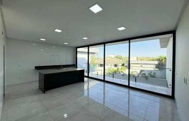 Imagem 3: Casa luxuosa conta com 01 suíte máster com closet e hidromassagem, 01 suíte com closet e o