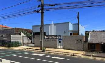 Imagem 2: Venda e Locação - Casa com 3 quartos, 2 vagas, Quintal Amplo, 242 m², Próximo ao Balaroti