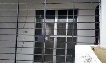 Imagem: Alugua - se uma casa primeiro andar, Cavaleiro