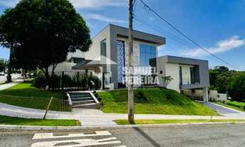 Imagem: Casa de condomínio possui 306 m² com 5