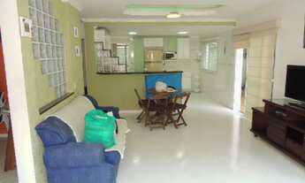 Imagem 2: Venha morar no paraíso, numa bela casa triplex com muito verde e conforto!