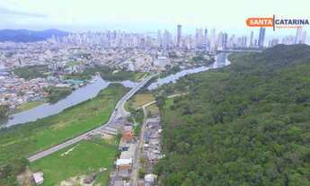 Imagem 2: Amplo terreno no barranco (divisa Balneário Camboriú/SC