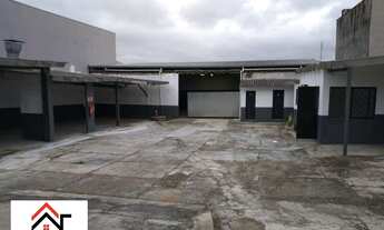 Imagem 3: Galpão com estacionamento em bairro comercial