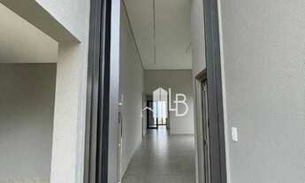 Imagem 2: Casa no Golden Village com três suítes