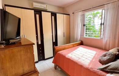 Imagem 5: Casa para venda tem 100 metros quadrados com 3 quartos em Cabeúudas - Laguna - SC