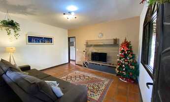 Imagem 2: Belíssima casa de 3 quartos (2 suítes) localizada em torno do verde com terreno de 1350 m2