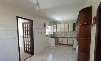 Imagem 2: Jacarei - Casa Padrão - Parque Brasil