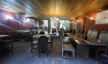 Imagem 3: Privilégio Imóveis vende: Casa tradicional de fundos, com 3 pavimentos