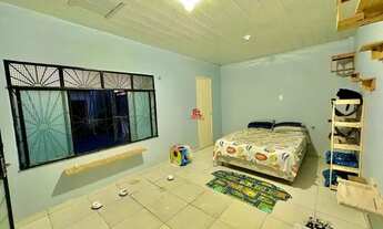 Imagem 2: Casa com 3 suítes, área nos fundo bem espaçosa, A casa fica bem enfrente a portaria do con