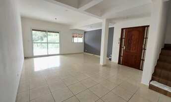 Imagem 6: Casa com 4 quartos para alugar, 190 m² por R$ 3.000/mês - Outeiro de Passárgada - Cotia/SP