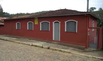 Imagem: Casa de interior grande com porão individual