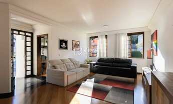 Imagem 7: Belíssima residência na melhor localização do bairro Santa Felicidade! Um refúgio repleto