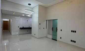 Imagem 2: Ótima Casa á Venda com 3 Dormitórios sendo 3 suítes e uma plena, excelente localização