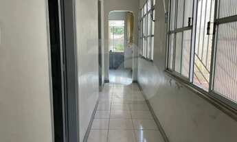 Imagem 4: Casa Localizada no Bairro Santo Antônio com 5 Quartos, 2 Banheiros e Garagem - 448m²