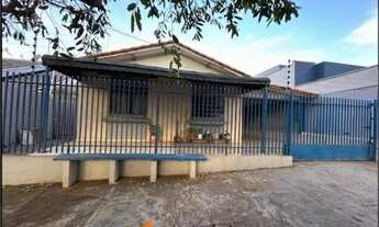 Imagem: Casa em Terreno Inteiro com Dependência