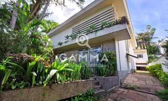 Imagem: Casa a venda no Pacaembu - Rua tranquila