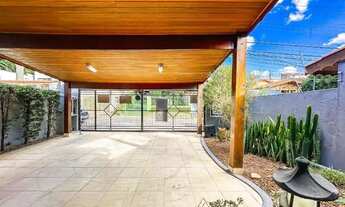 Imagem 5: Casa térrea muito bem localizada. A somente 100m da Al. Lucas