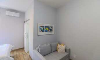 Imagem 7: LINDO CONJUGADO, REFORMADO, MOBILIADO VISTA LATERAL MAR , PRONTO PRA MORAREM COPACABANA