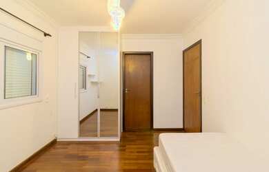 Imagem 7: Sobrado para venda possui 311 metros quadrados com 4 quartos em Jardim Regina - São Paulo