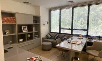 Imagem: Sala montada e mobiliada no Vila da Serra