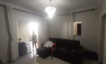 Imagem 2: Casa para venda tem 250 metros quadrados com 2 quartos