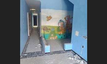 Imagem 4: Prédio com salas e vagas de estacionamento para venda e locação na Avenida do Rio Pequeno