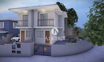 Imagem 1: Lindo Sobrado com passagem lateral Bairro Areias S. Jose SC