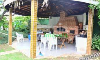 Imagem 4: Terreno de 500m² com piscina e quiosque com churrasqueira