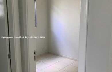 Imagem 6: Apartamento para Venda em Uberlândia, Chácaras Tubalina e Quartel, 2 dormitórios, 1 banhei