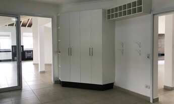 Imagem 7: Sobrado para aluguel possui 390 metros quadrados com 3 quartos