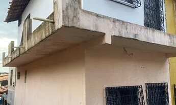 Imagem: Vendo casa duplex no centro/ 2 quartos/