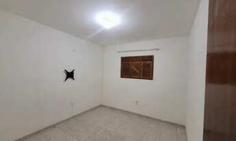 Imagem 2: Casa solta de esquina com garagem para dois carros