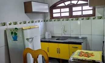 Imagem: Pé na areia ao pôr do sol