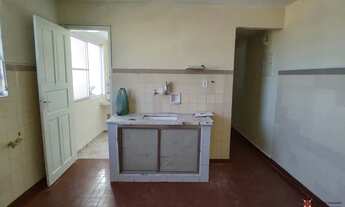 Imagem 4: APTO CONSERVADO E COM 01 DORMITÓRIO, AMPLA SALA, COZINHA AZULEJADA, BANHEIRO COM BOX E ÁRE