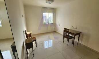 Imagem 4: Apartamento de 2 dormitórios em ótimo estado com banheiros reformados e cozinha integrada