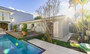 Imagem 4: FORMIDÁVEL RESIDÊNCIA NO HUGO LANG - ALTO PADRÃOCasa Térrea com 350m² construídos, reforma