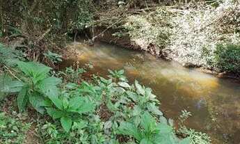 Imagem: Terreno com rio ao fundo