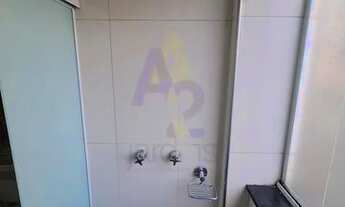 Imagem 7: Apartamento de 2 dormitórios em ótimo estado com banheiros reformados e cozinha integrada