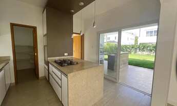 Imagem 2: Sobrado para locação tem 300 metros quadrados com 4 suítes. Venha conferir!