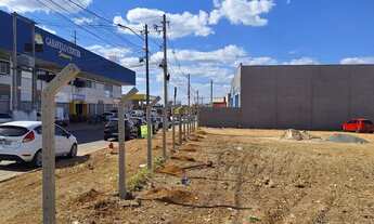 Imagem: Vendo 3 lotes, enfrente shopping Garavelo