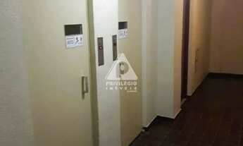 Imagem 3: Apartamento de 2 Quartos na Glória com 4 Vagas de Garagem