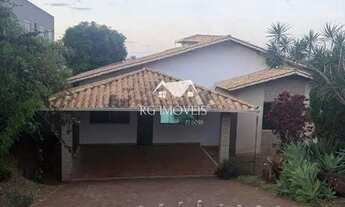 Imagem 2: Casa linear 3 quartos com suíte sendo 2 com closet, para locação no condomínio Serra dos B