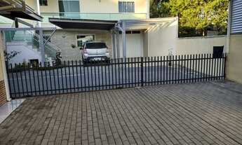 Imagem 2: Casa para morar com apartamento e salão para locação