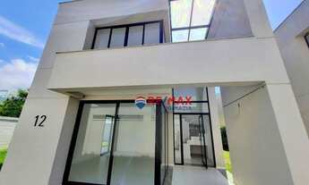 Imagem 1: Casa com piscina, 3 quartos, 1 suíte com pia dupla e 2 suítes canadenses