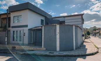 Imagem: Maravilhosa Casa de Esquina com 4 quartos