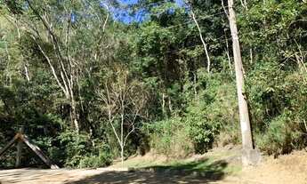 Imagem 4: O belo terreno esta localizado em condomínio de excelente padrão e oferece uma das mais li