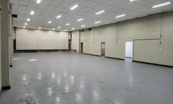 Imagem 3: Galpão/Depósito/Armazém com 796 m², sendo 500 m2 livre + 5 Salas + 5 Banheiros