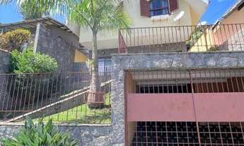 Imagem 2: Casa estilo Chalé com 3 dormitórios à venda, 245 m² por R$ 680.000 - Jardim Cascatinha - P