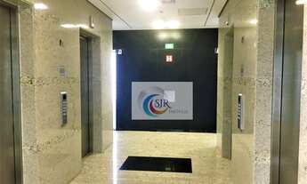 Imagem 6: Sala comercial de 390 m² com piso elevado, forro com luminárias, ar condicionado