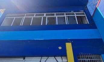 Imagem: Prédio com salas e vagas de estacionamento